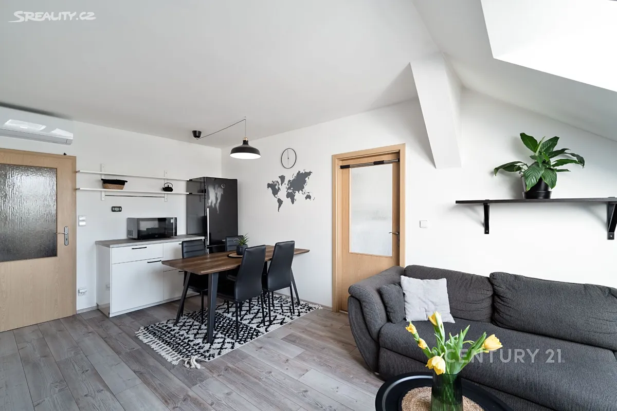 Pronájem bytu 2+kk 57 m² – pohled 4