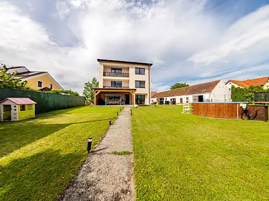Prodej rodinného domu 400 m², pozemek 2155 m², České Budějovice – náhled fotky 1