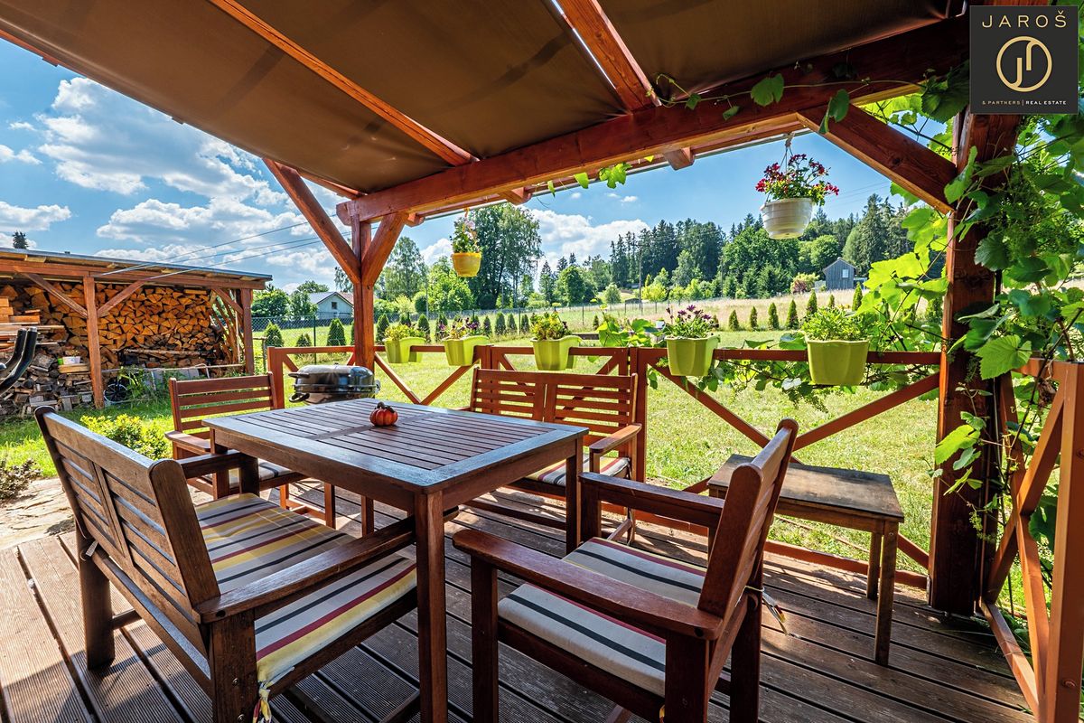 Prodej rodinného domu 130 m², pozemek 1775 m² – fotografie 2
