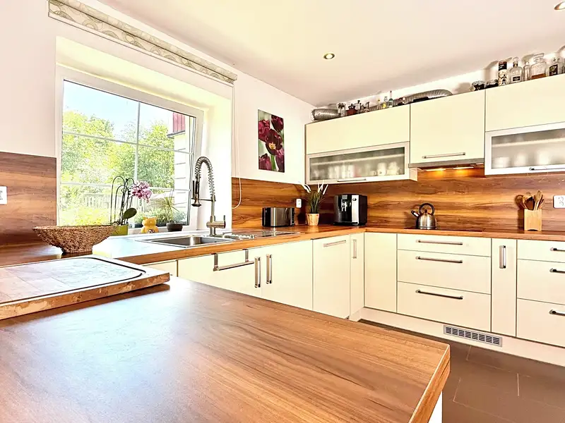 Prodej rodinného domu 220 m², pozemek 912 m², Krnov – náhled fotky 2