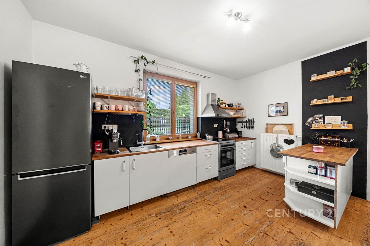 Prodej rodinného domu 168 m², pozemek 1340 m² – fotografie 3