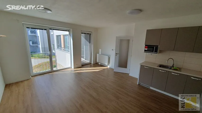 Pronájem bytu 2+kk 60 m² – pohled 2