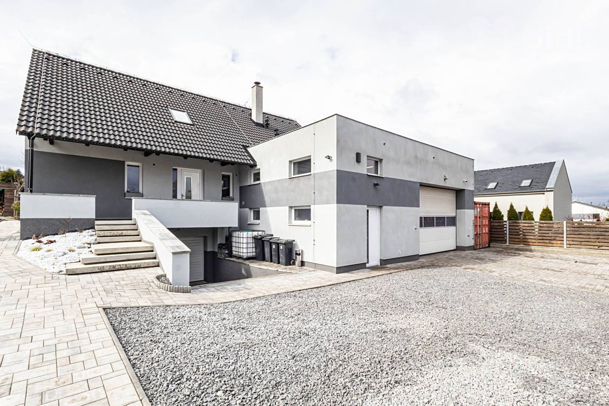 Prodej rodinného domu 318 m², pozemek 981 m² – fotografie 5