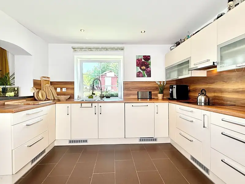 Prodej rodinného domu 220 m², pozemek 912 m², Krnov – náhled fotky 3
