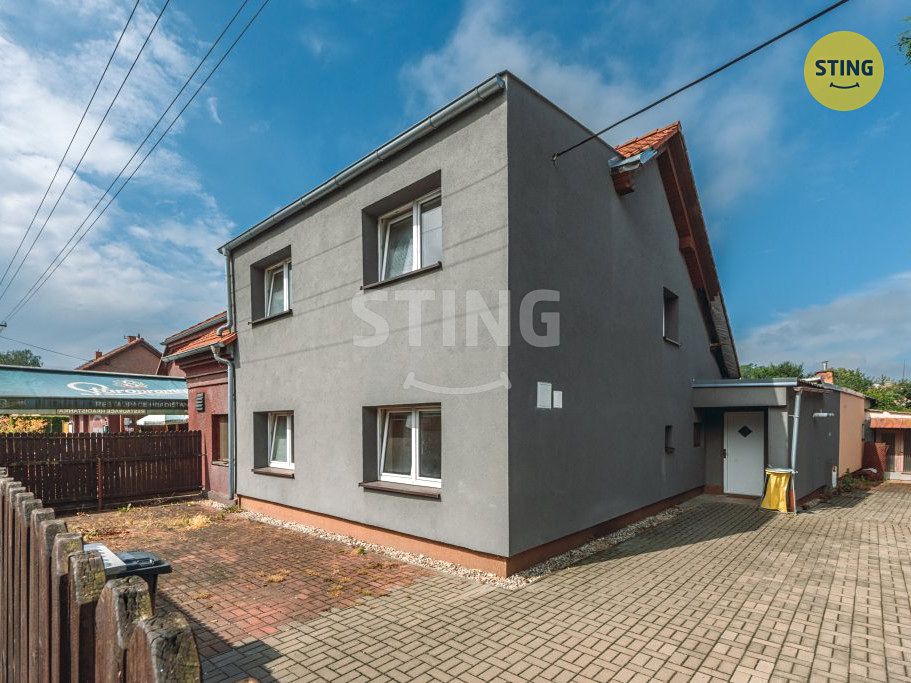 Prodej rodinného domu 200 m², pozemek 1235 m² – fotografie 2