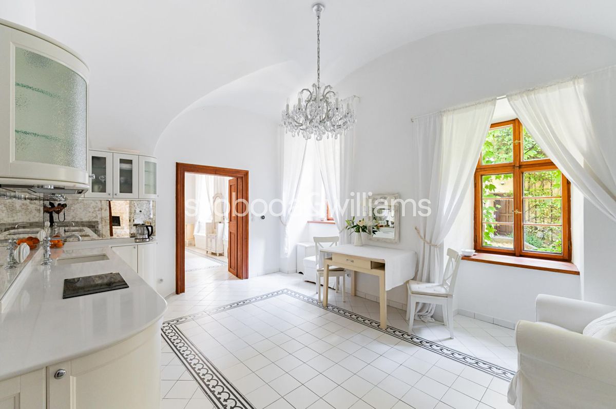 Pronájem bytu 1+1 60 m²