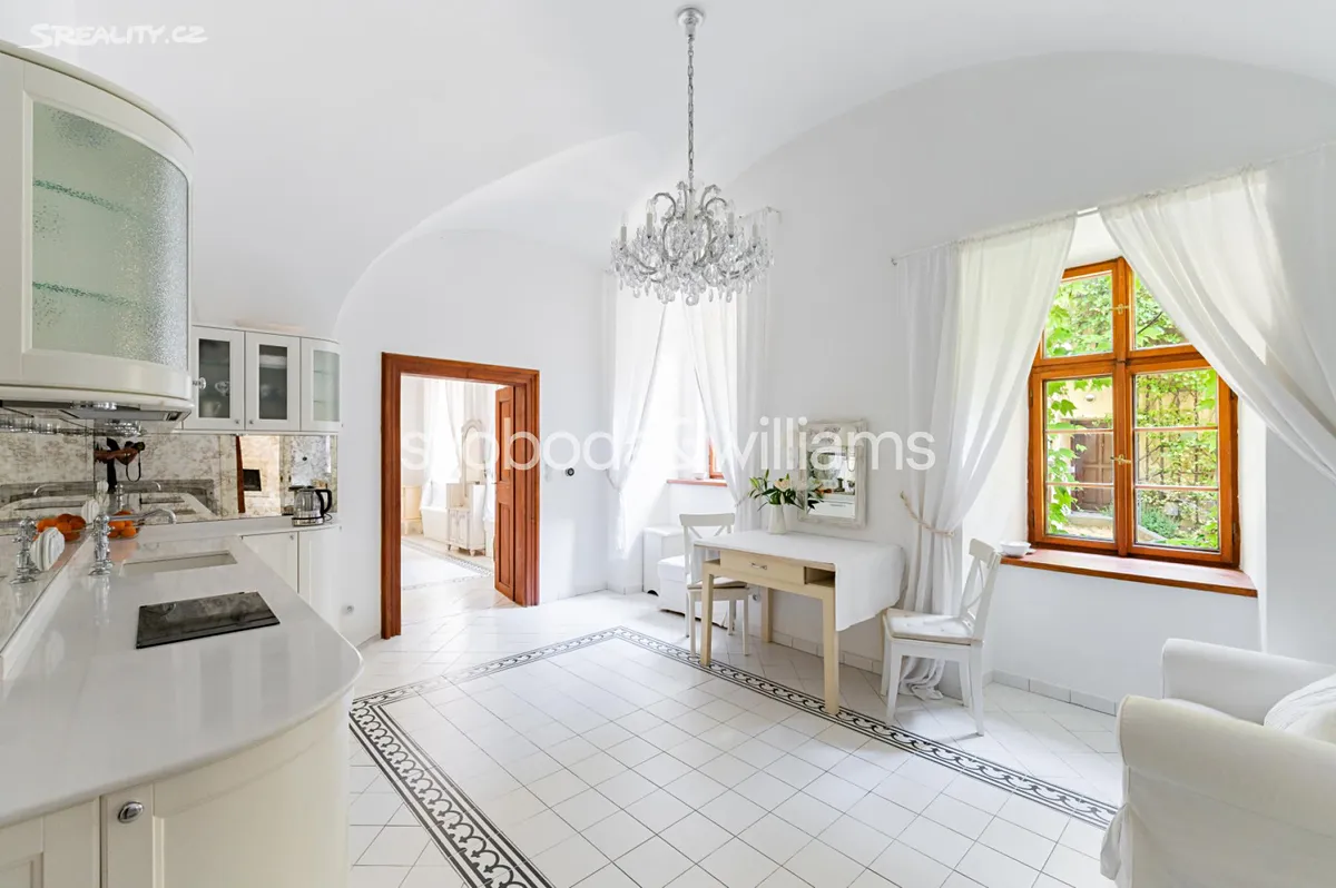 Pronájem bytu 1+1 60 m², Praha