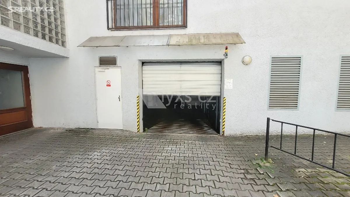 Pronájem garážového stání 12 m² – pohled 2