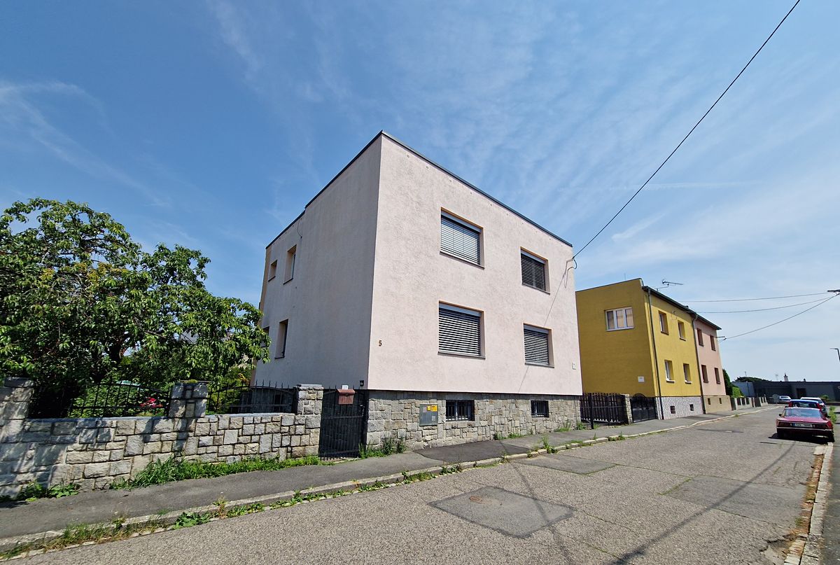 Prodej rodinného domu 168 m², pozemek 793 m²