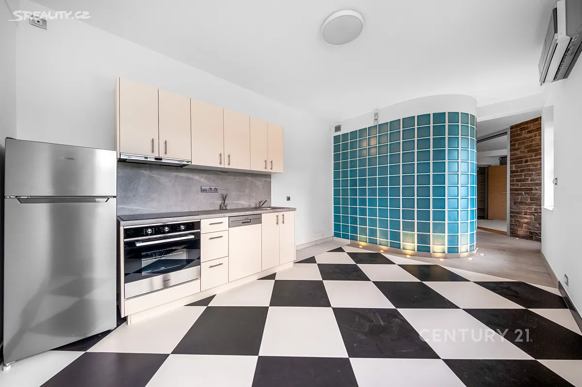 Pronájem bytu 2+kk 63 m², Praha