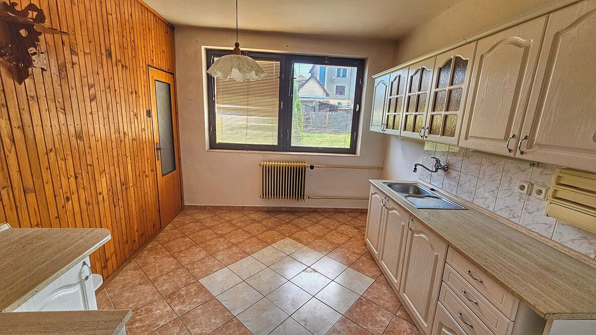 Prodej rodinného domu 140 m², pozemek 600 m² – fotografie 2