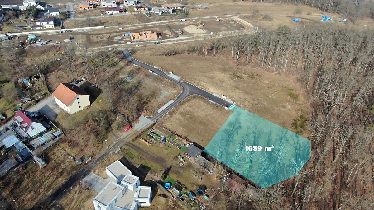Prodej stavebního pozemku 1689 m²