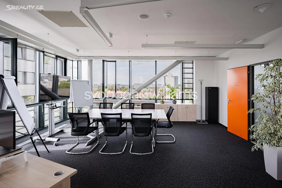 Pronájem kanceláře 338 m², Antala Staška