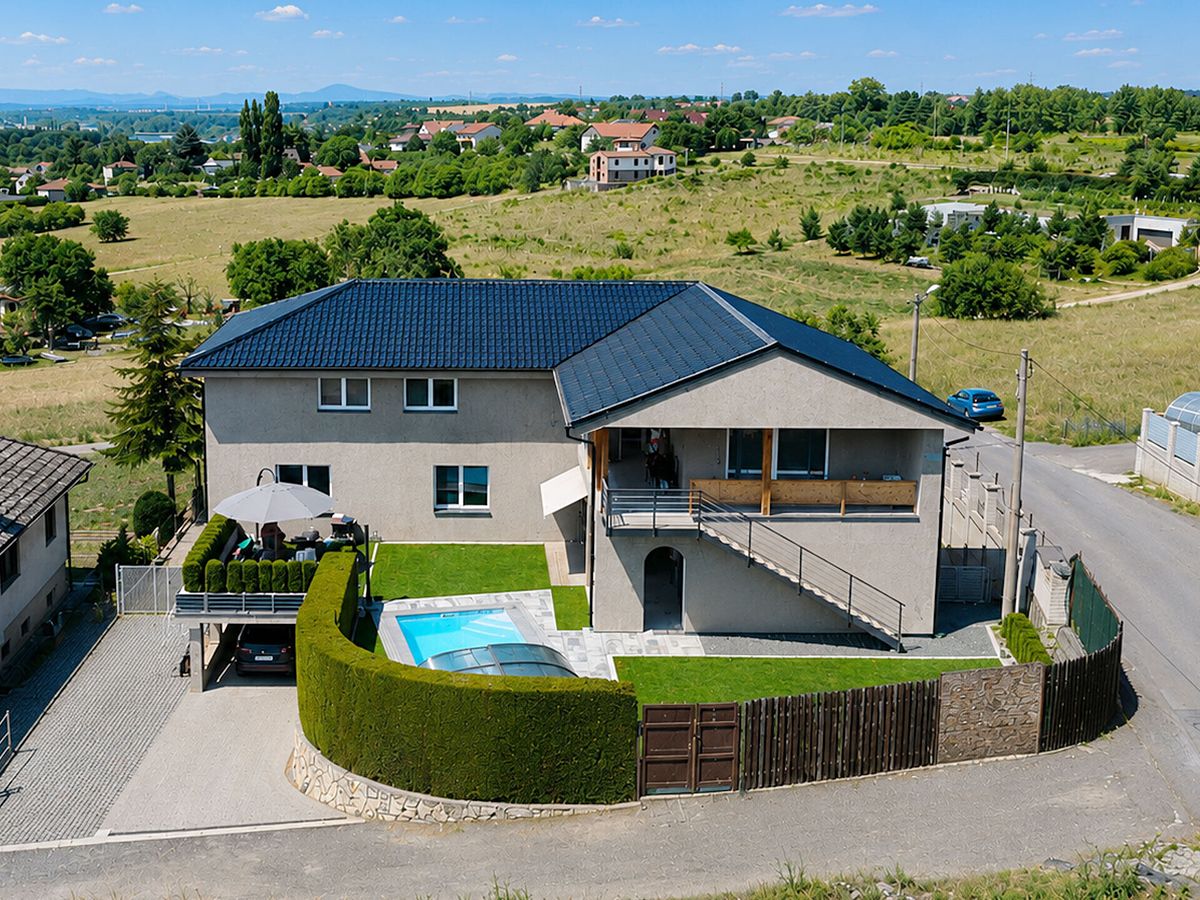 Prodej rodinného domu 600 m², pozemek 813 m²