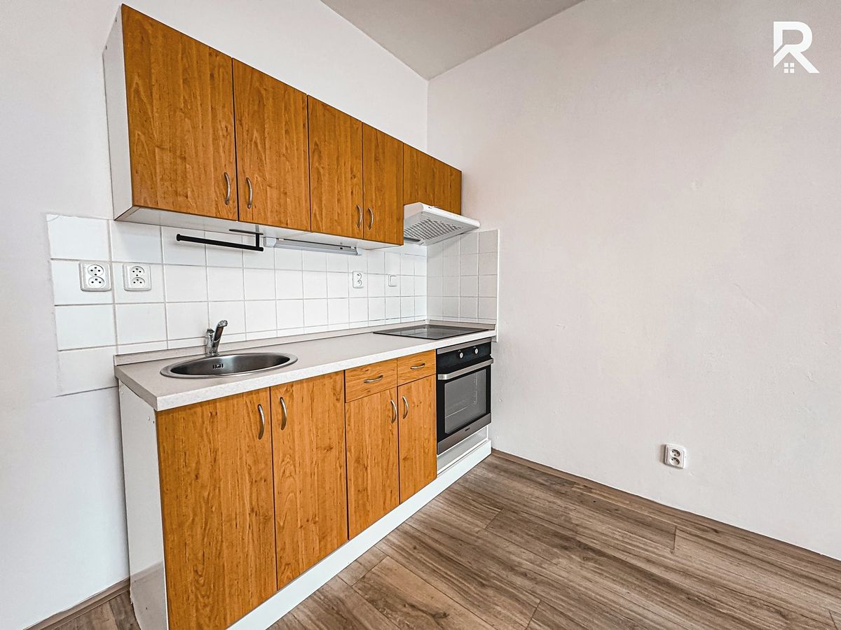 Pronájem bytu 1+kk 35 m²