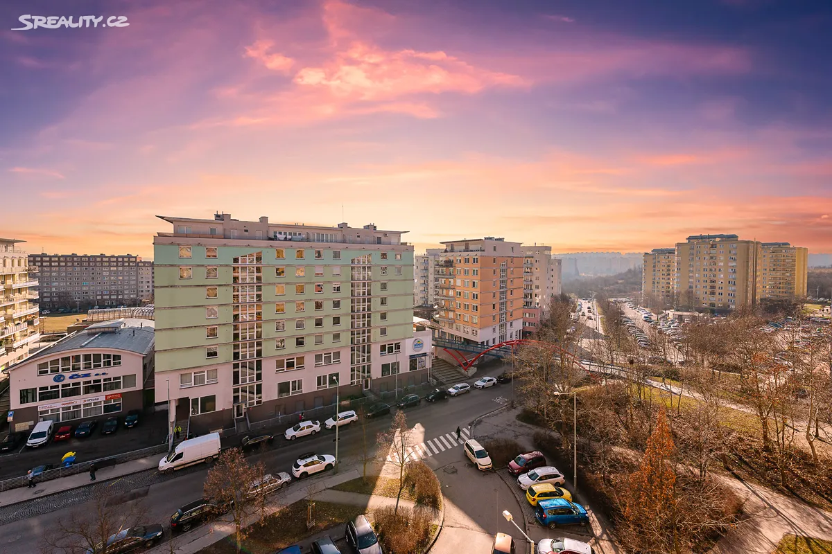 Pronájem bytu pokoje 76 m², Praha