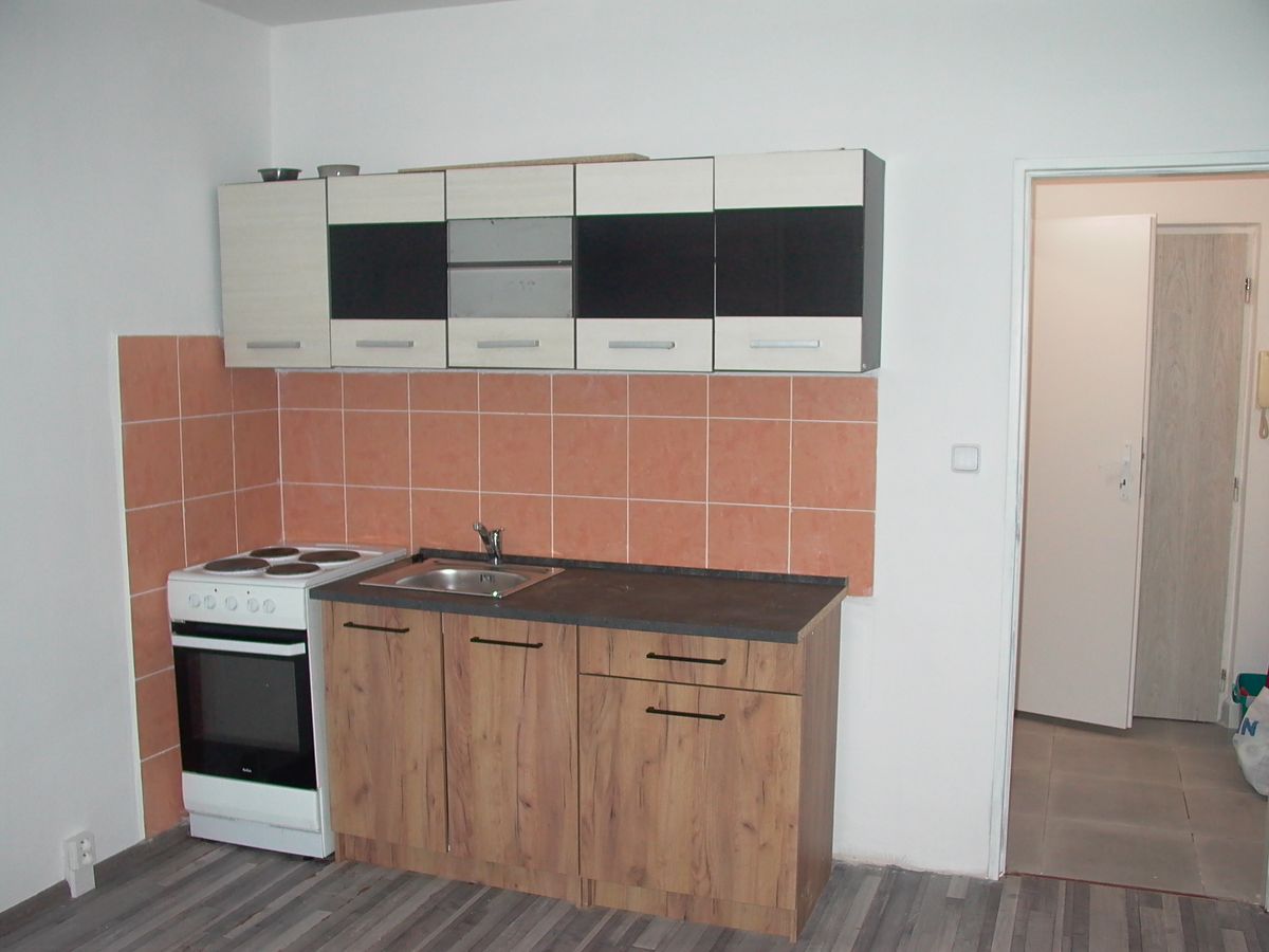 Pronájem bytu 2+kk 38 m² – fotografie 2