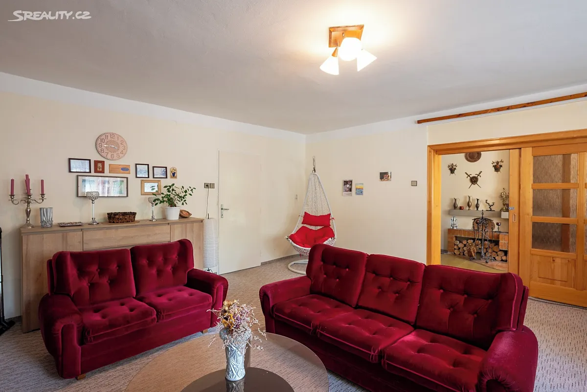 Prodej rodinného domu 250 m², pozemek 999 m² – pohled 6