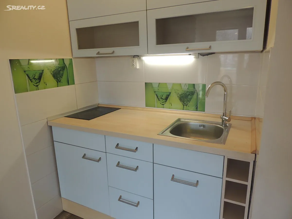 Pronájem bytu 2+kk 36 m² – pohled 2