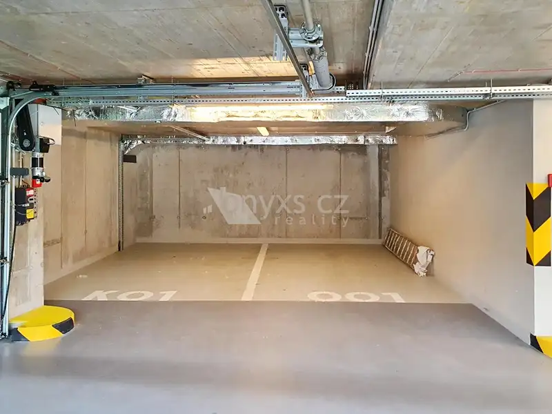 Prodej garážového stání 15 m², Praha – náhled fotky 1