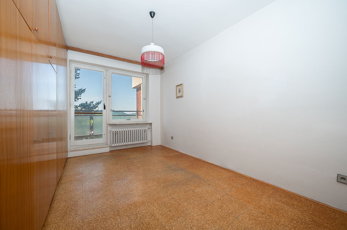 Pronájem bytu pokoje 216 m²