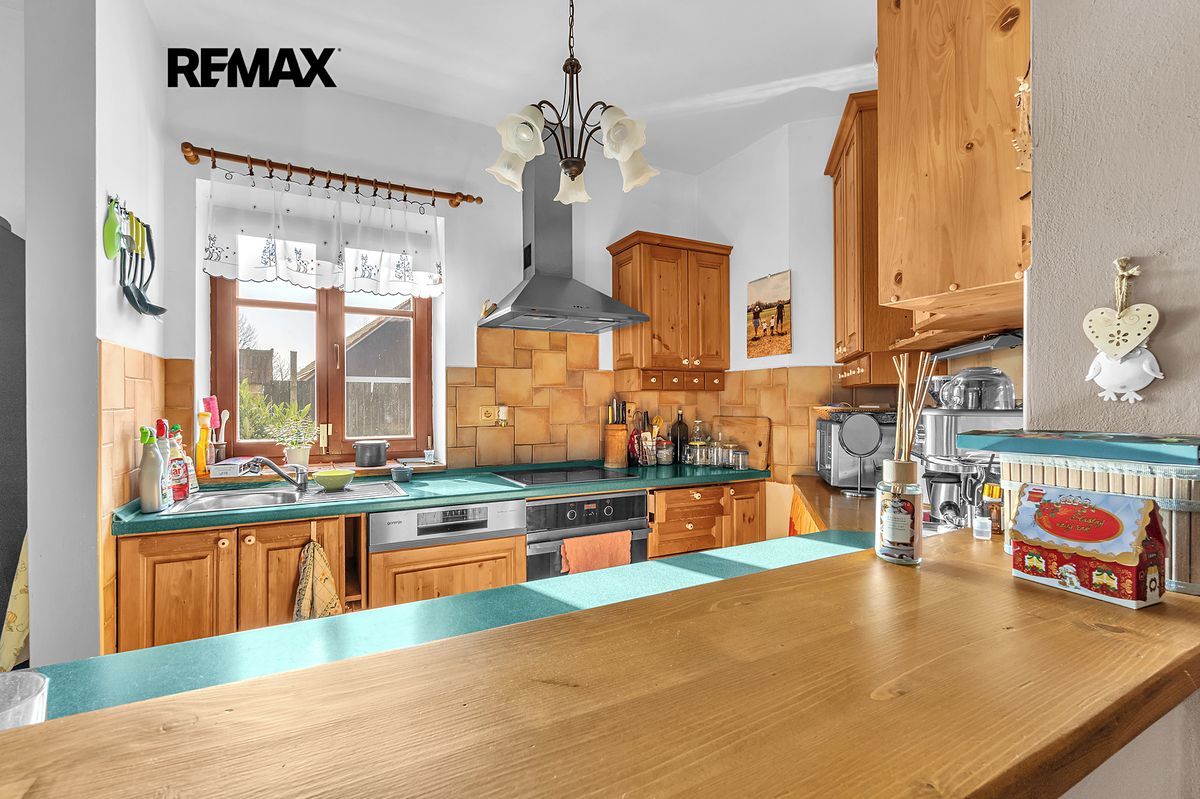 Prodej rodinného domu 226 m², pozemek 1791 m² – fotografie 3