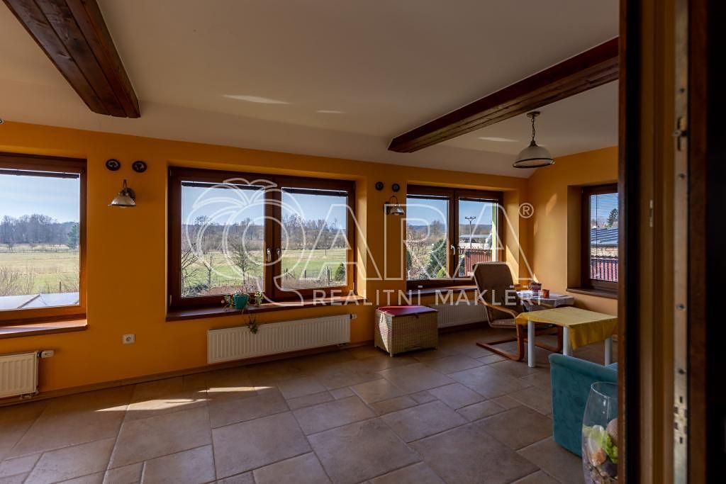 Prodej rodinného domu 255 m², pozemek 1409 m² – fotografie 5