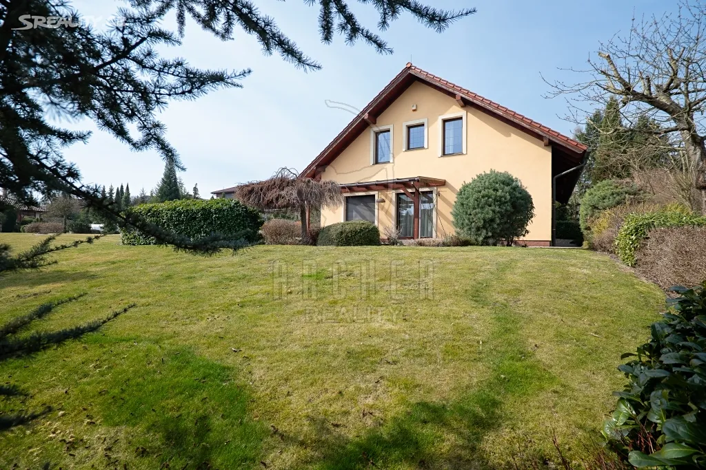Prodej rodinného domu 308 m², pozemek 1226 m², Kamenice
