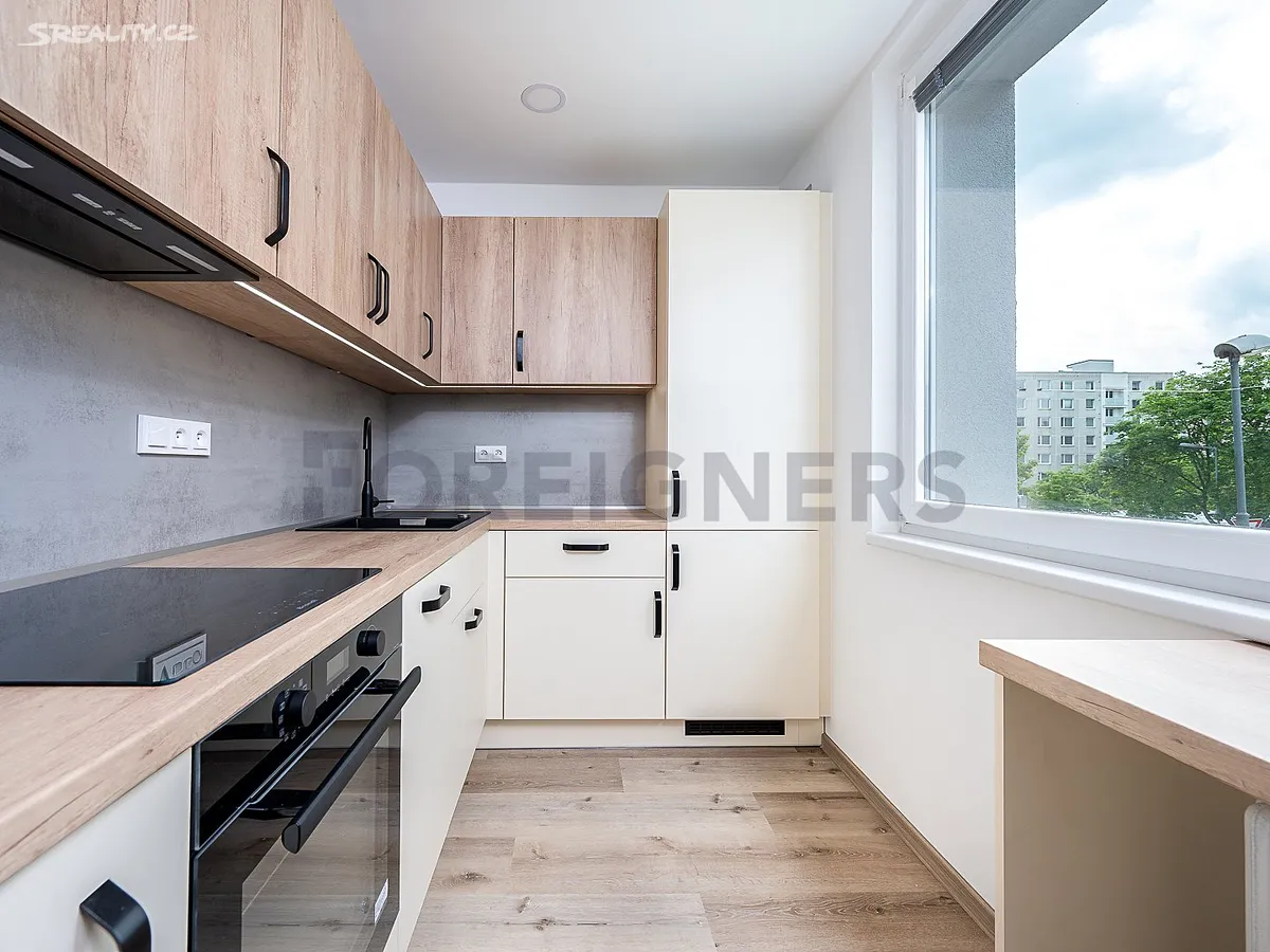 Pronájem bytu 2+1 55 m², Pardubice
