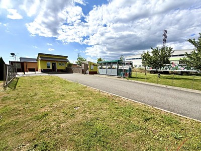 Prodej  komerčního pozemku 994 m²