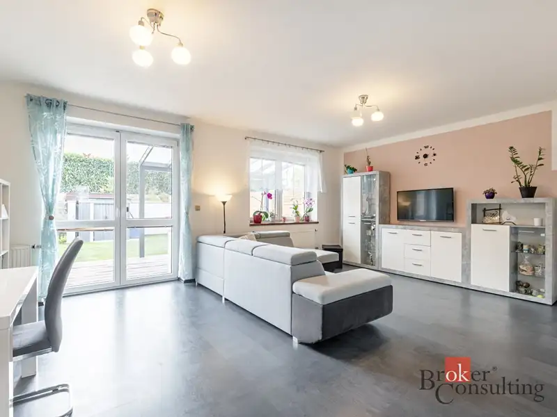 Prodej rodinného domu 100 m², pozemek 70 m², Holubice – náhled fotky 2
