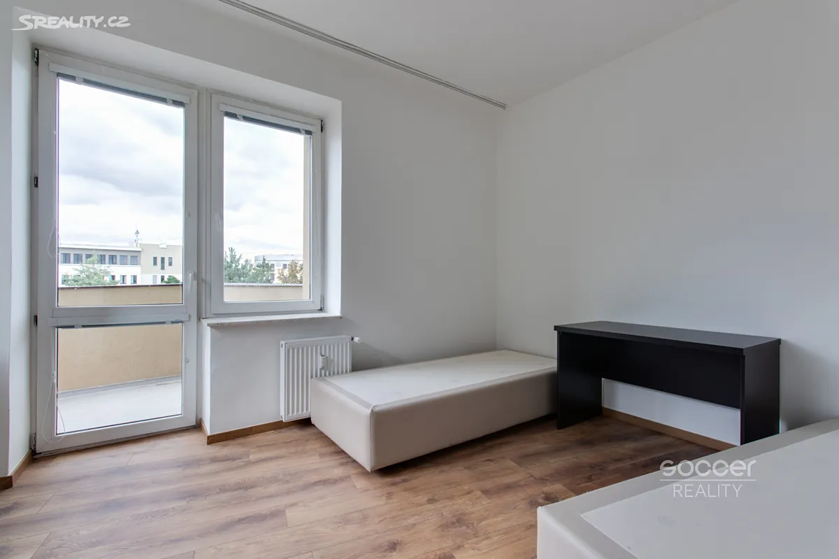 Pronájem bytu 1+kk 40 m², Suchdolské náměstí