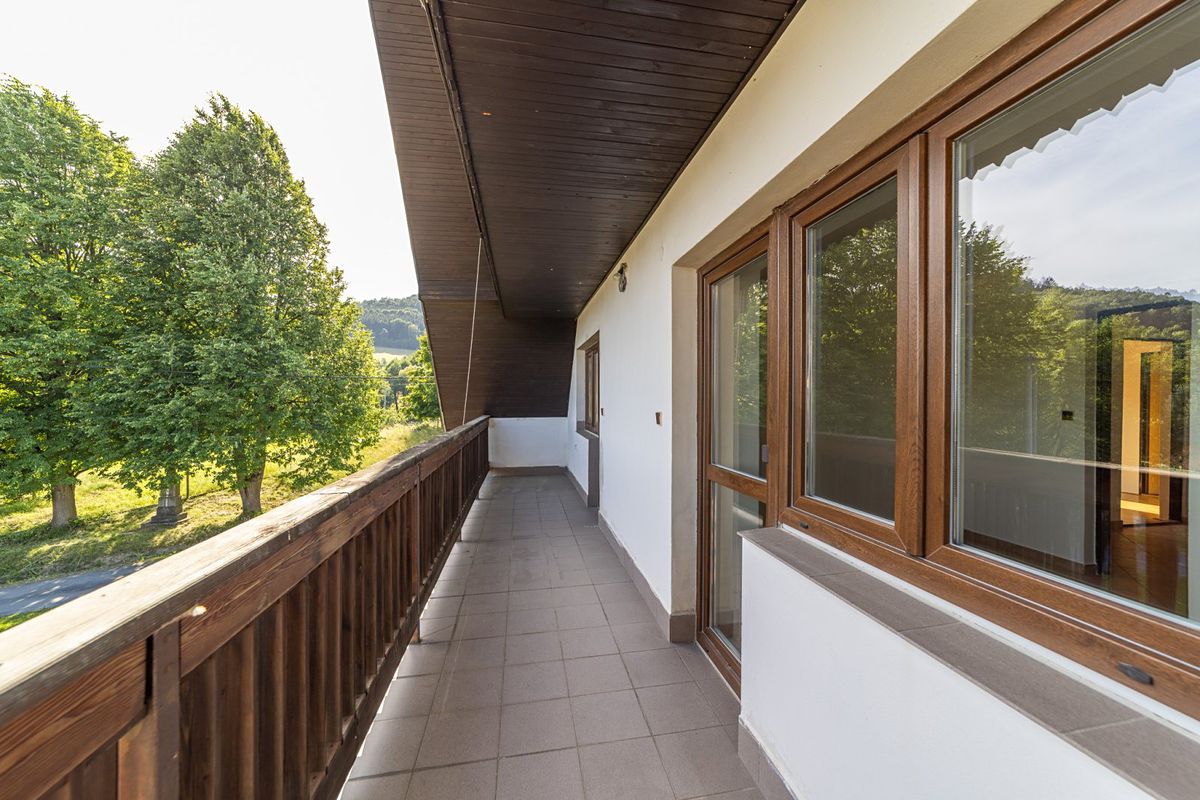 Prodej rodinného domu 333 m², pozemek 1095 m² – fotografie 3