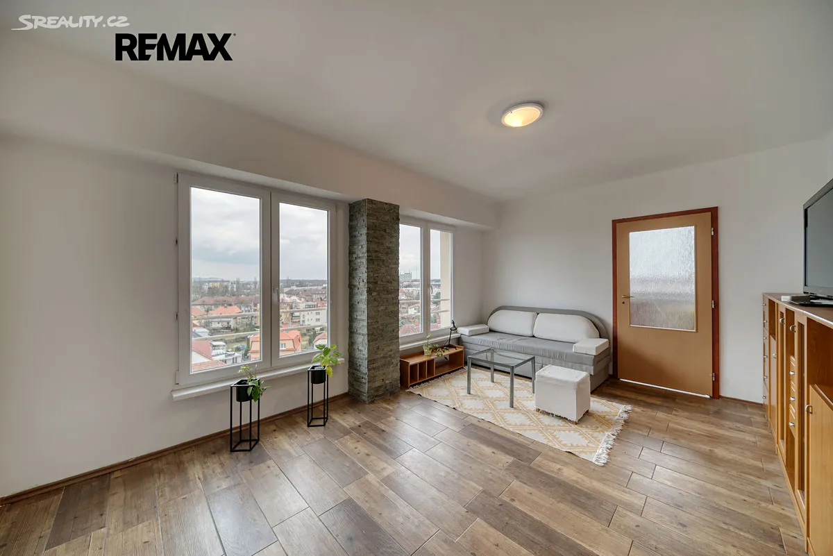Pronájem bytu 3+1 58 m² – pohled 3