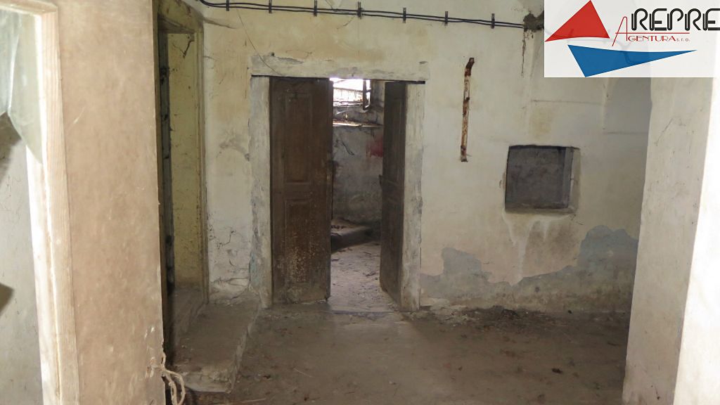 Prodej rodinného domu 900 m², pozemek 2400 m² – fotografie 5