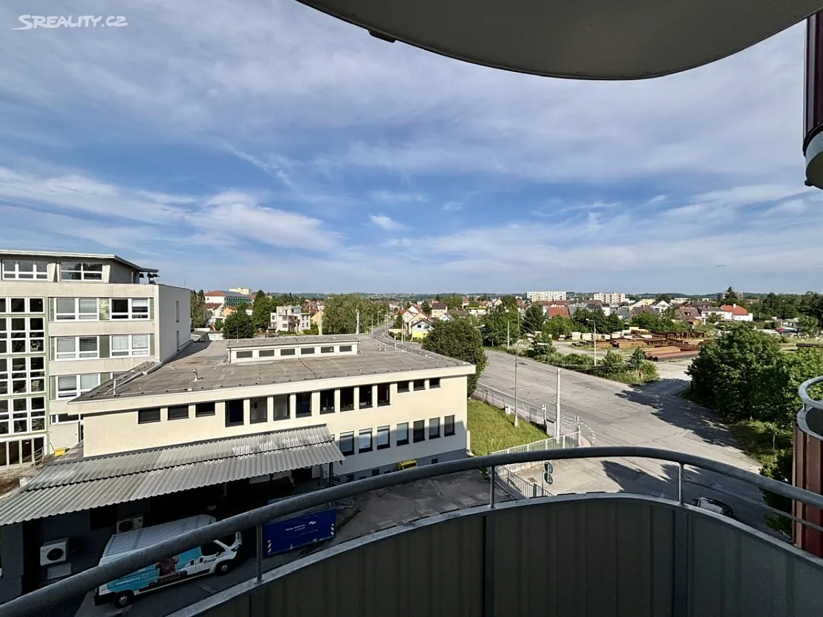 Pronájem bytu 2+kk 38 m² – pohled 2
