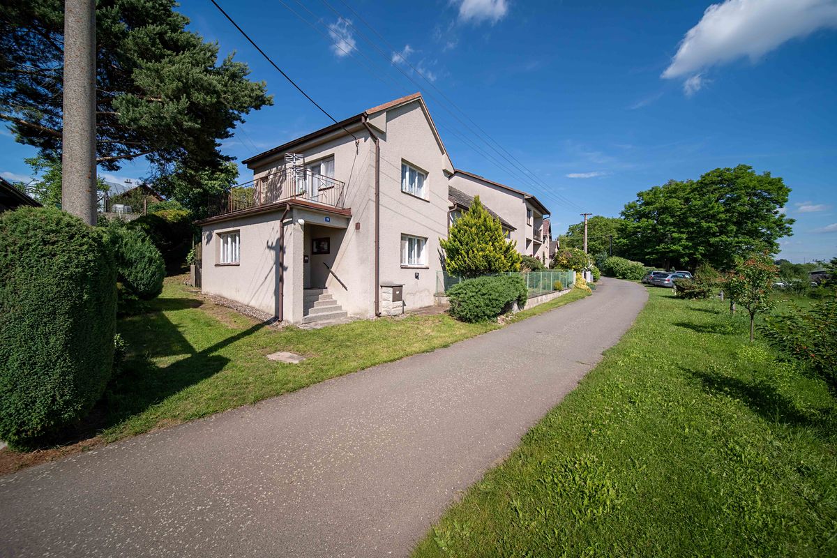 Prodej rodinného domu 100 m², pozemek 448 m² – fotografie 2