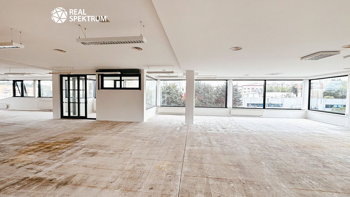 Pronájem kanceláře 427 m² – fotografie 3