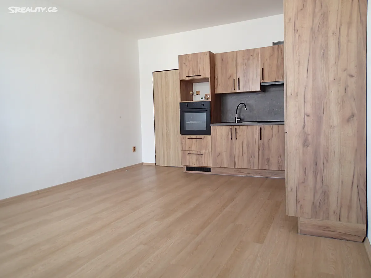Pronájem bytu 3+kk 85 m² – pohled 4