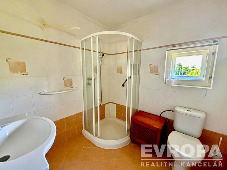 Prodej domu, 230 m² (13 z 22)