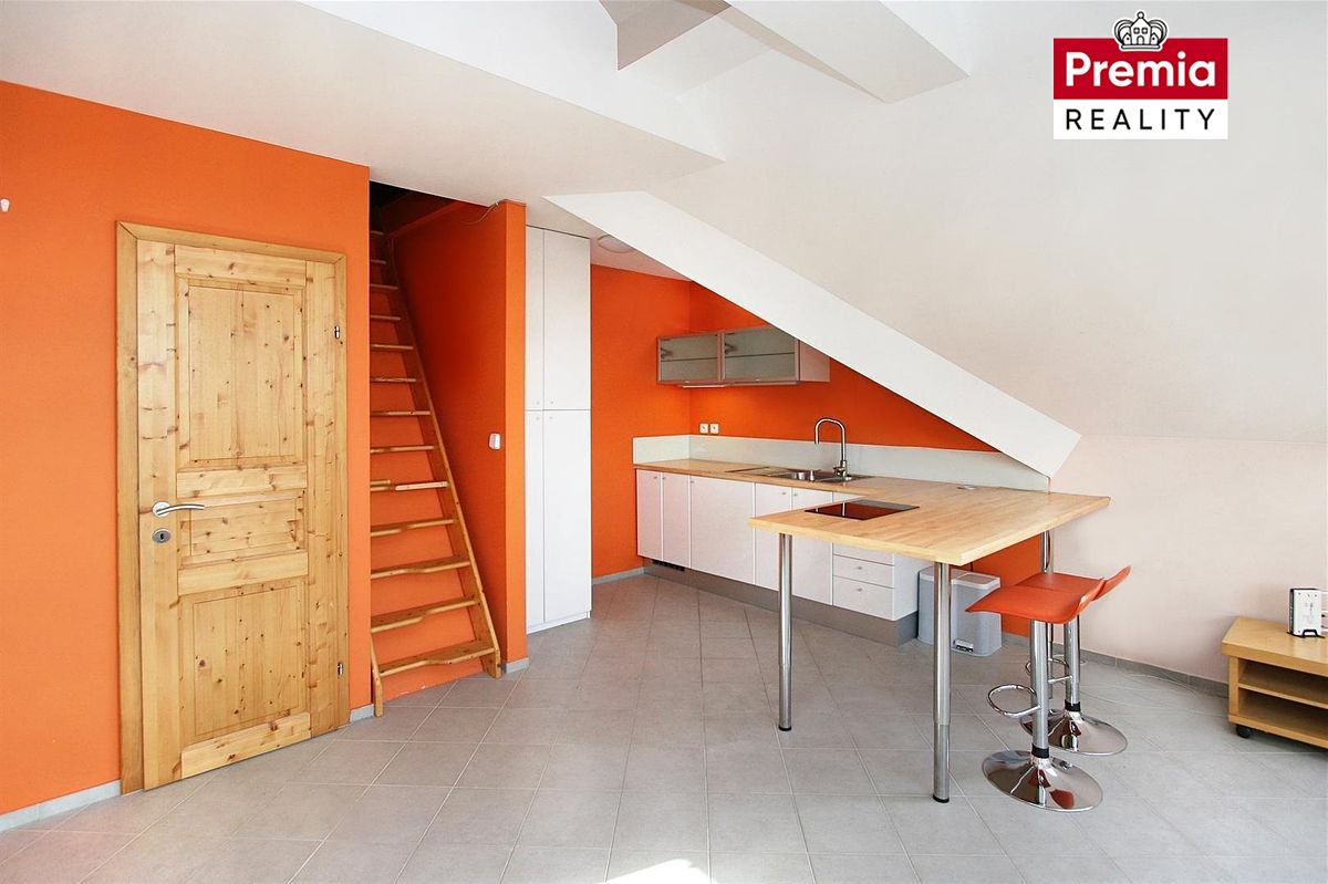 Pronájem bytu 1+kk 40 m²
