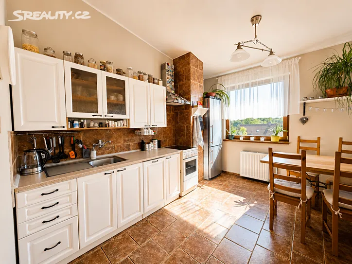 Prodej rodinného domu 220 m², pozemek 290 m² – pohled 3