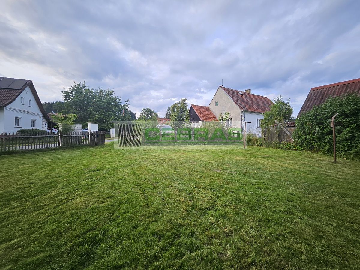 Prodej stavebního pozemku 756 m² – fotografie 2