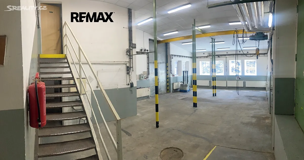 Pronájem výrobní haly, prostoru 222 m², Rožnov pod Radhoštěm