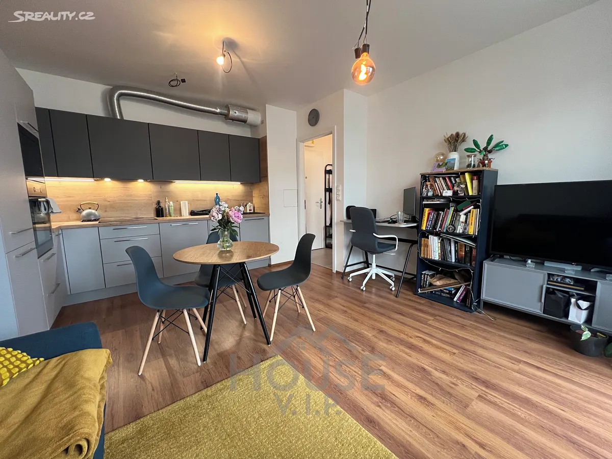 Prodej bytu 2+kk 40 m², Karla Čapka