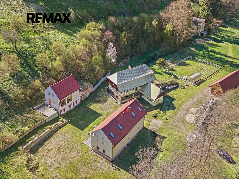 Prodej vícegeneračního domu 563 m², pozemek 73897 m², Mukařov – náhled fotky 3
