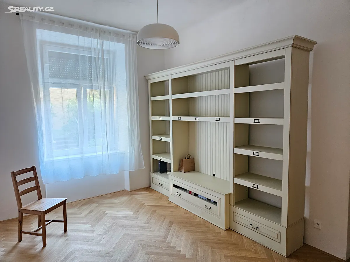 Pronájem bytu 2+kk 40 m² – pohled 2