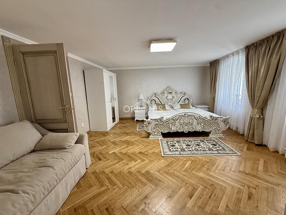 Prodej rodinného domu 351 m², pozemek 462 m² – fotografie 5