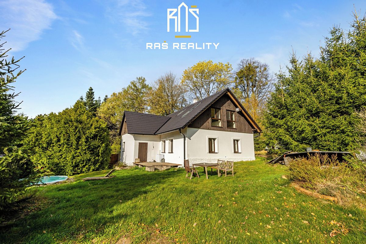 Prodej rodinného domu 145 m², pozemek 6098 m²