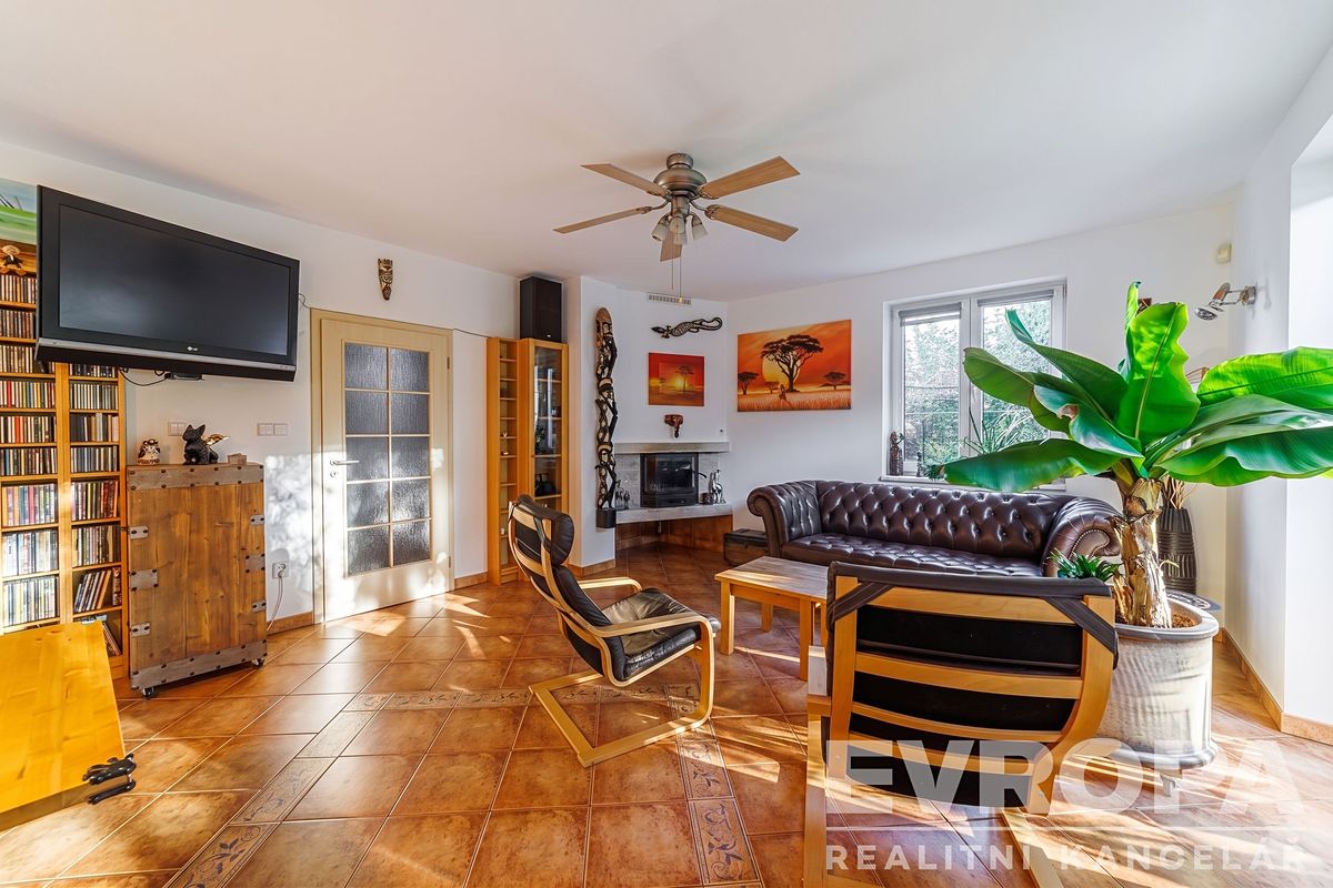 Prodej rodinného domu 184 m², pozemek 763 m² – fotografie 4